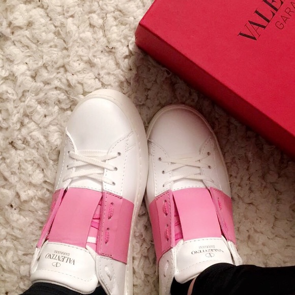 Valentino Sneakers Authentic Never Worn - Picture 1 of 7